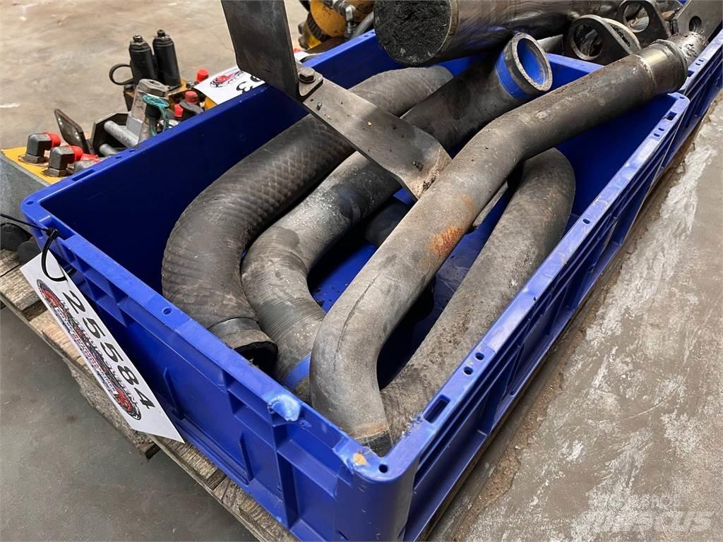 CAT 323D kølerslanger Motoren