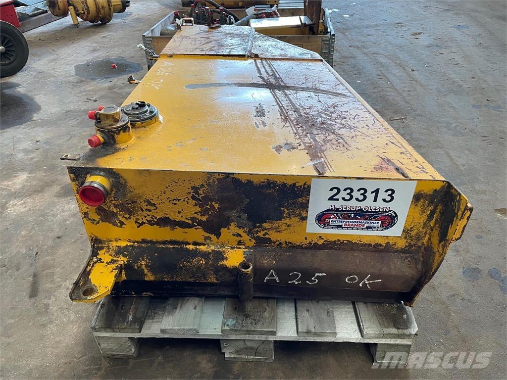  Dieseltank ex. Volvo A25 Overige componenten