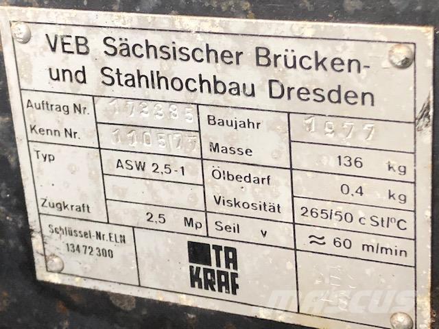VEB spil - 2,5 T - 2 stk. Takels, lieren en materiaalliften