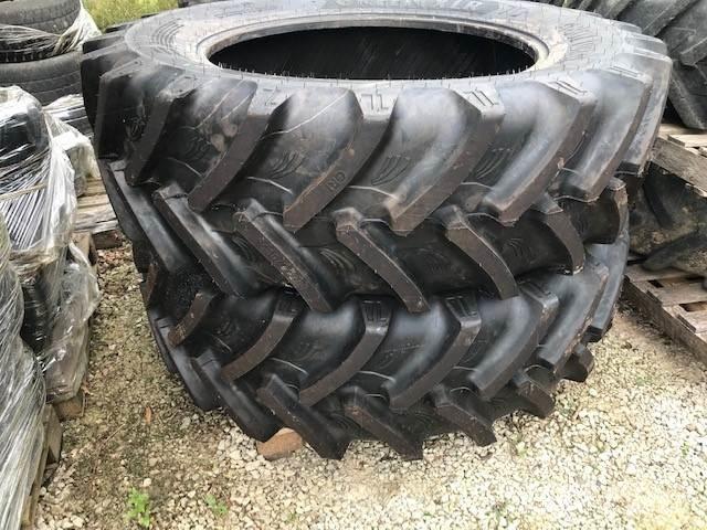  Rear Tyres Banden, wielen en velgen