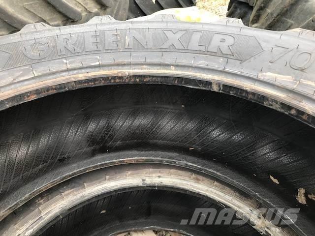  Rear Tyres Banden, wielen en velgen
