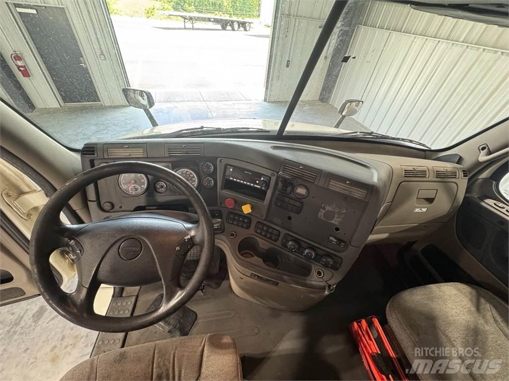 Freightliner CA113 Trekkers
