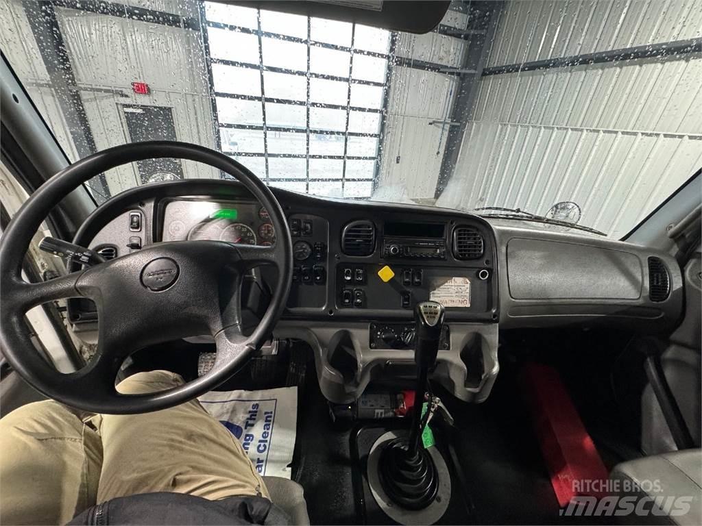 Freightliner M2 106 Kipper
