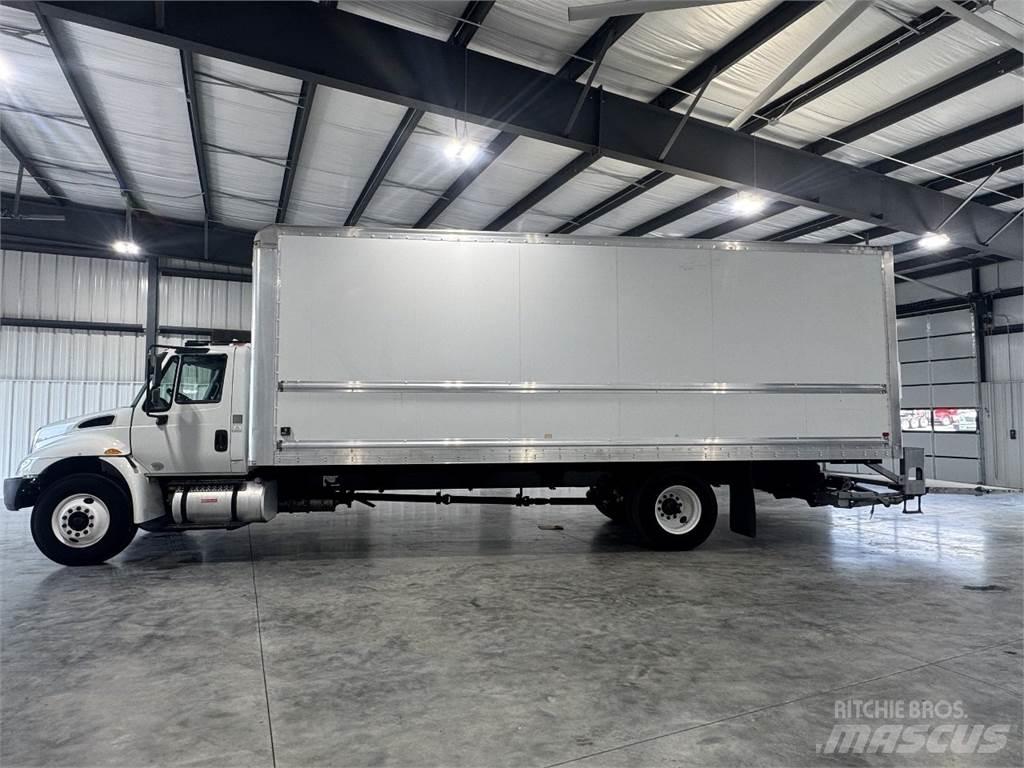 International 4300 Bakwagens met gesloten opbouw