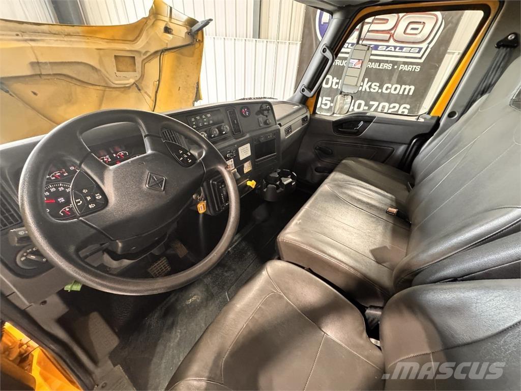 International MV607 Bakwagens met gesloten opbouw