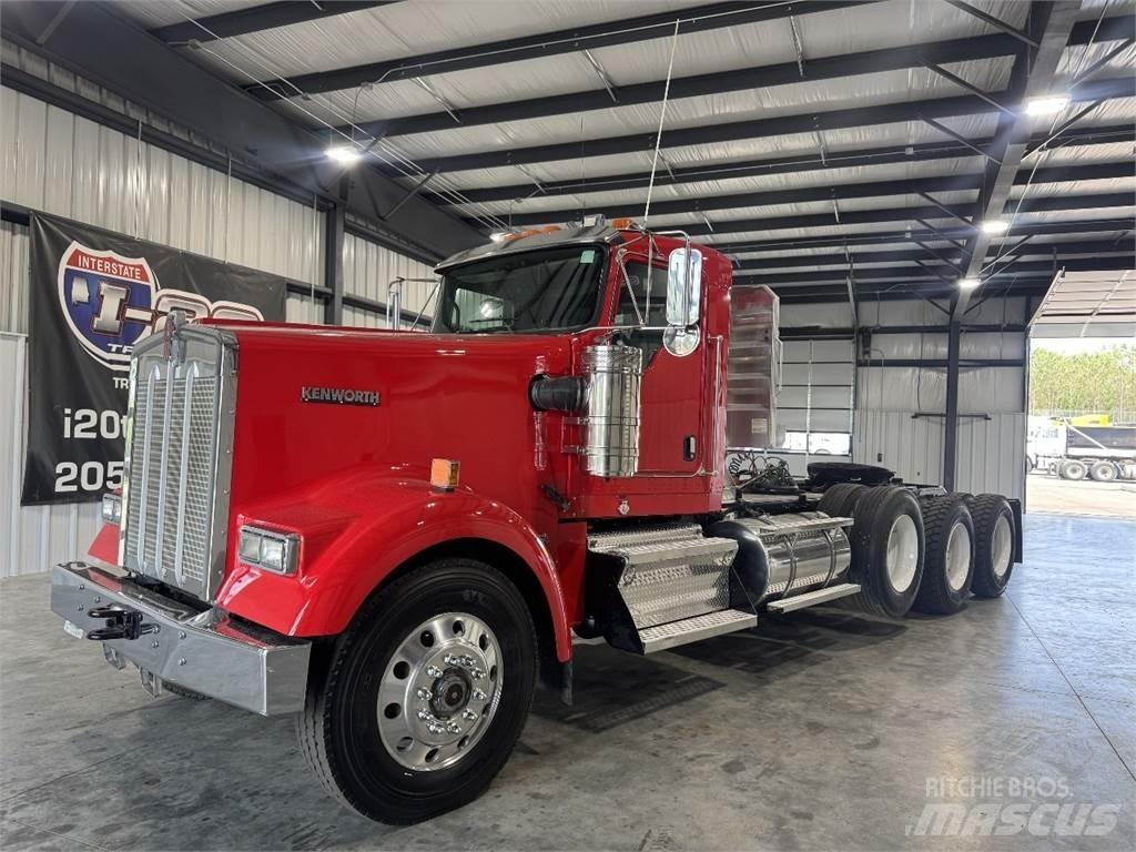 Kenworth W900 Trekkers