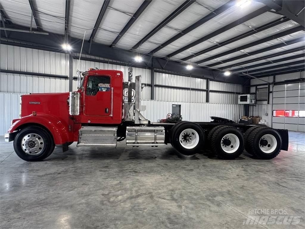 Kenworth W900 Trekkers