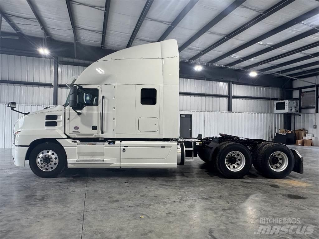 Mack AN64T Trekkers