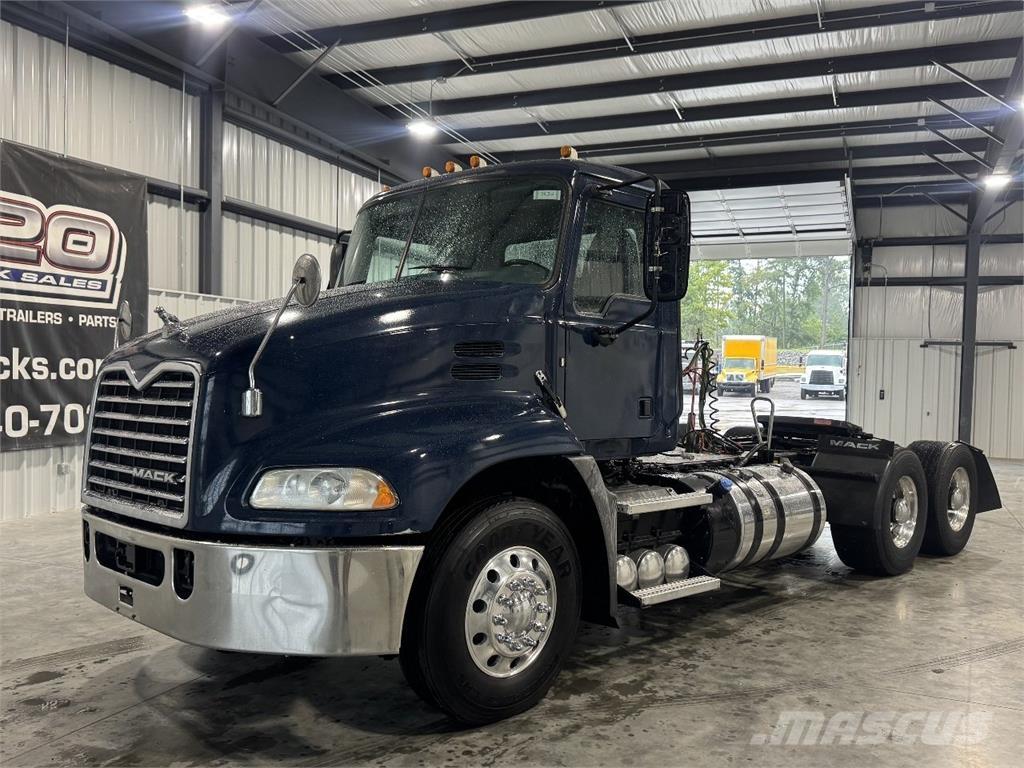 Mack CXU613 Trekkers