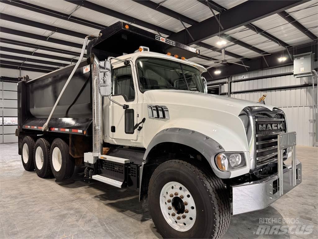Mack GR64F Gold Dog Kipper