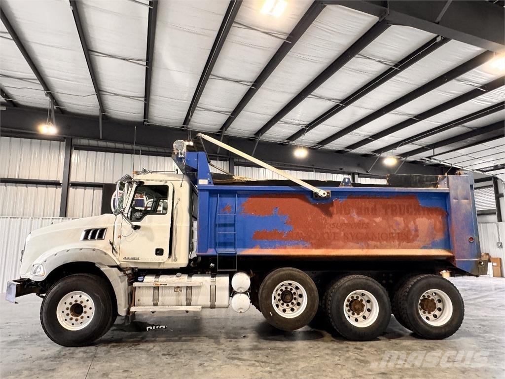 Mack Granite Kipper
