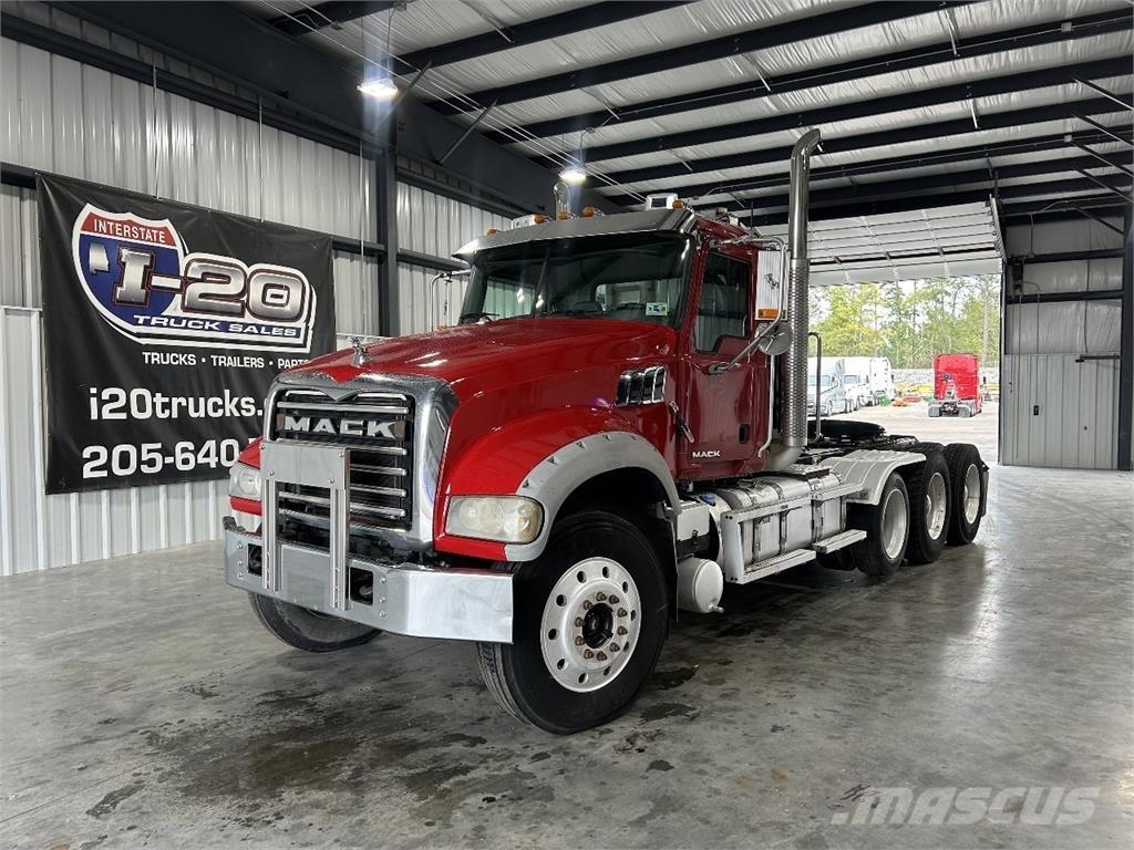 Mack GU713 Trekkers