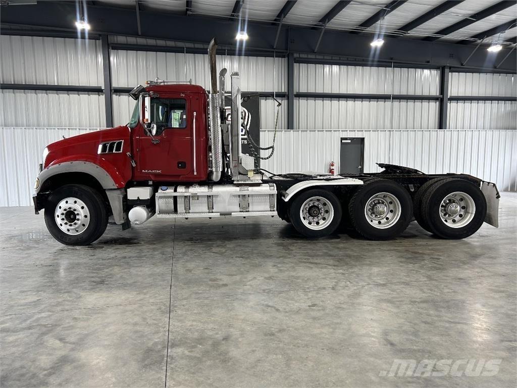 Mack GU713 Trekkers