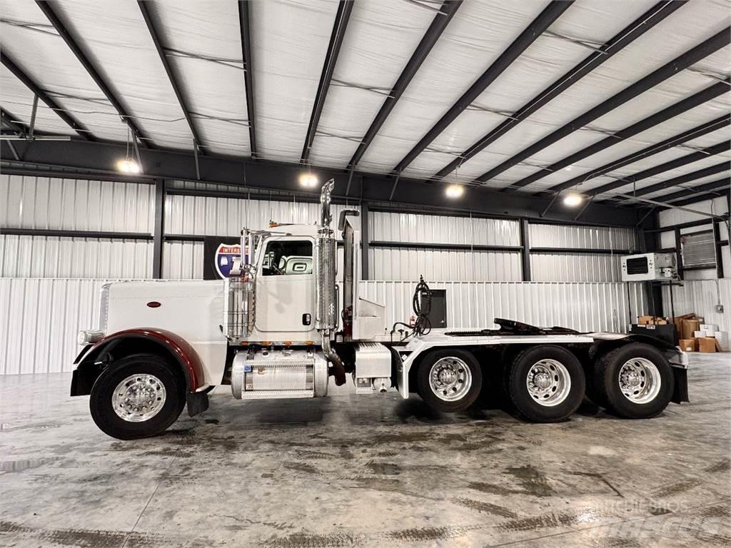 Peterbilt 389 Trekkers