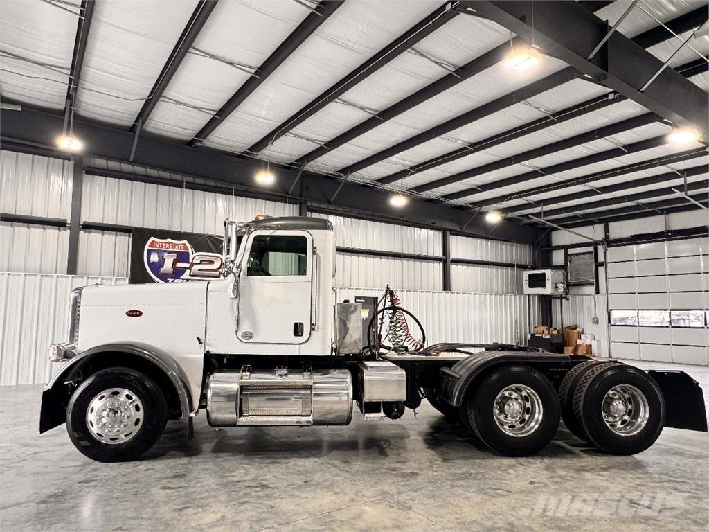 Peterbilt 389 Trekkers