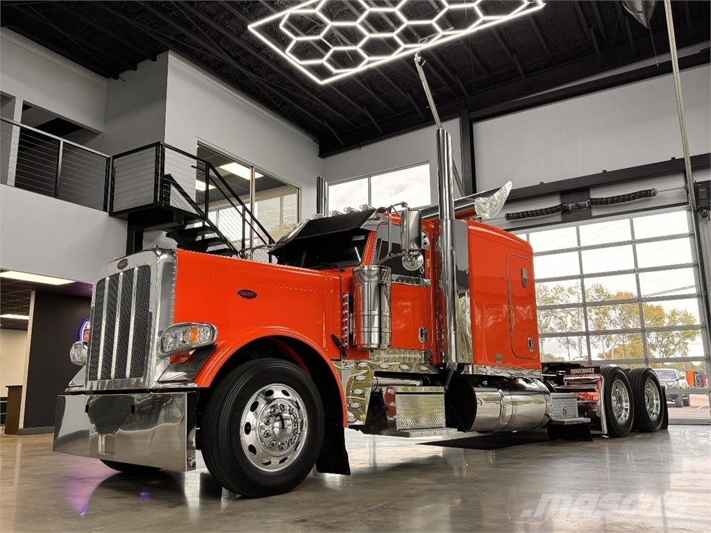 Peterbilt 389 Trekkers