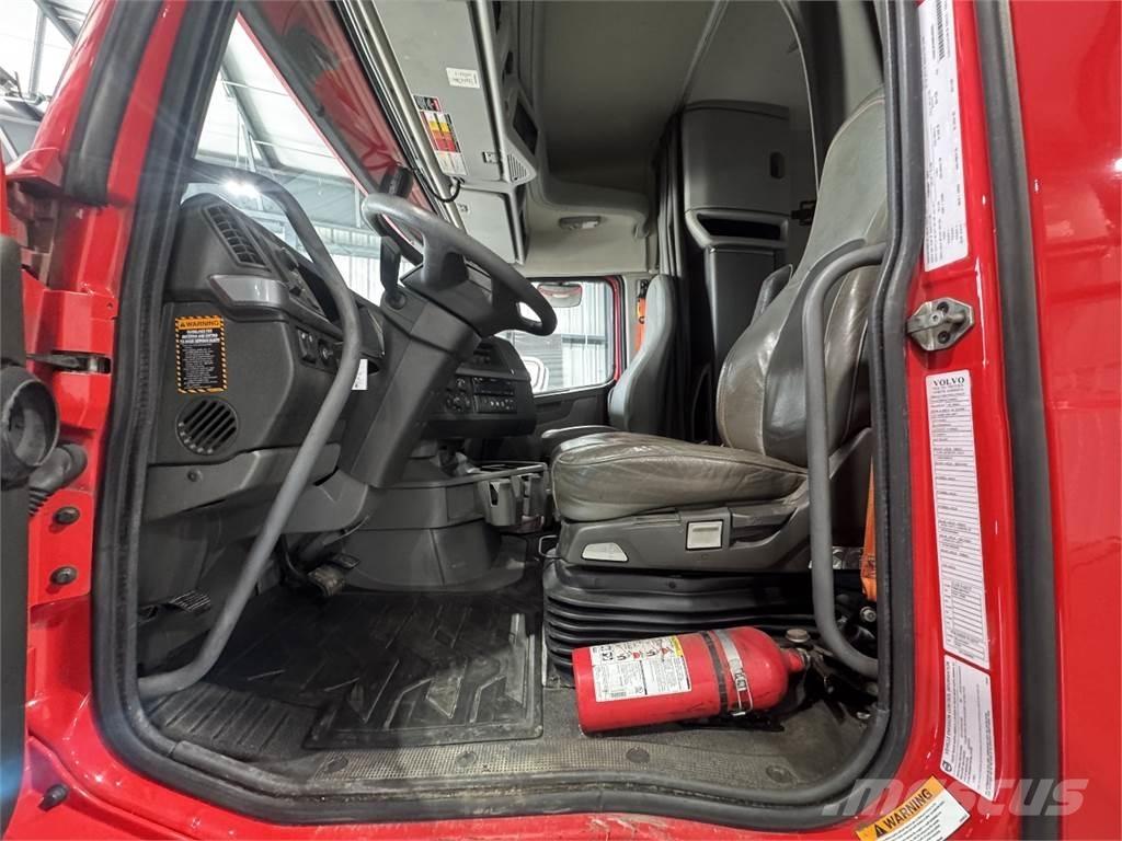 Volvo VNL64T740 Trekkers