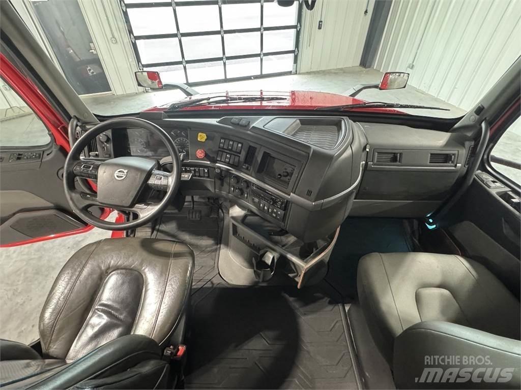 Volvo VNL64T740 Trekkers