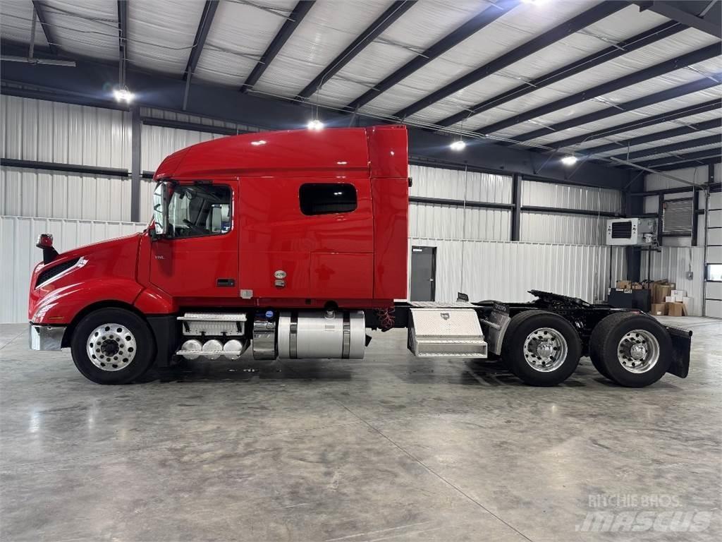 Volvo VNL64T740 Trekkers