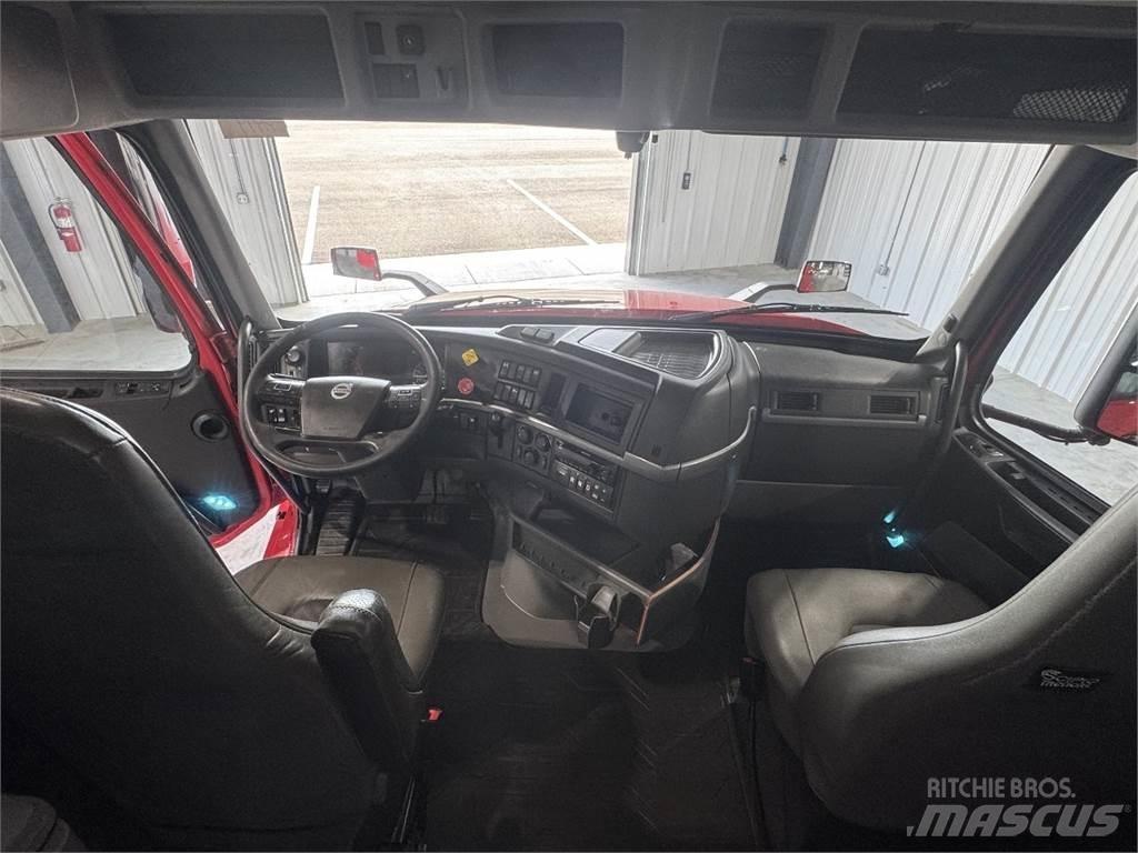 Volvo VNL64T740 Trekkers
