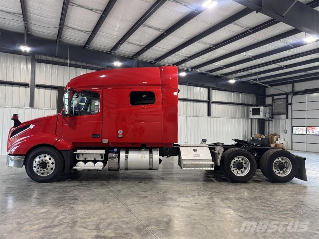 Volvo VNL64T740 Trekkers