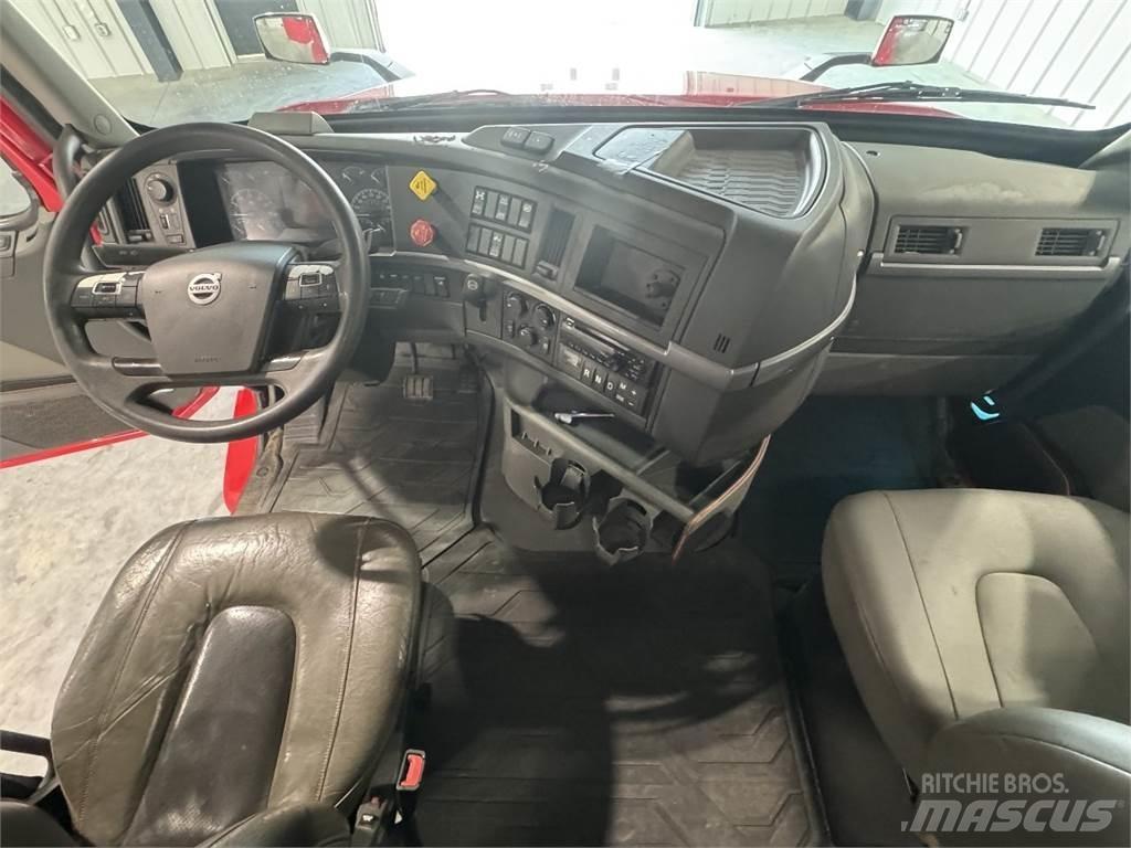 Volvo VNL740 Trekkers