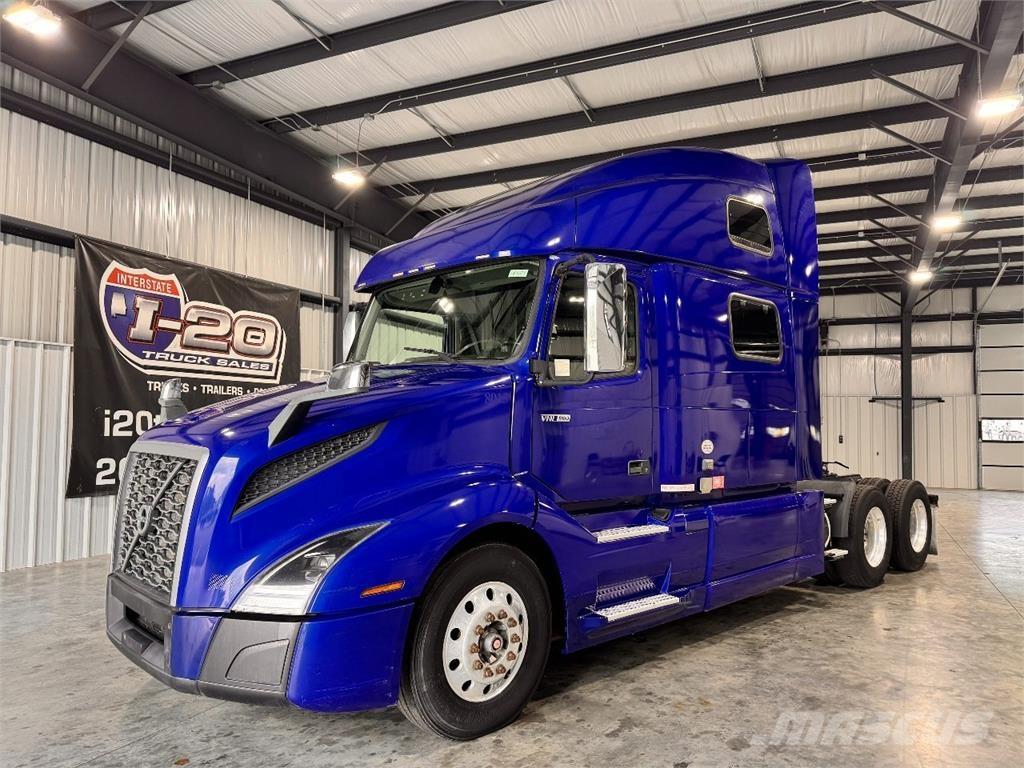 Volvo VNL860 Trekkers