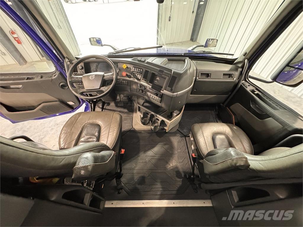 Volvo VNL860 Trekkers