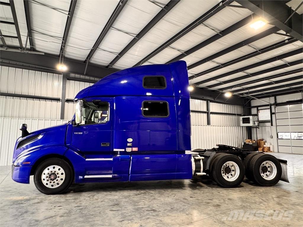 Volvo VNL860 Trekkers