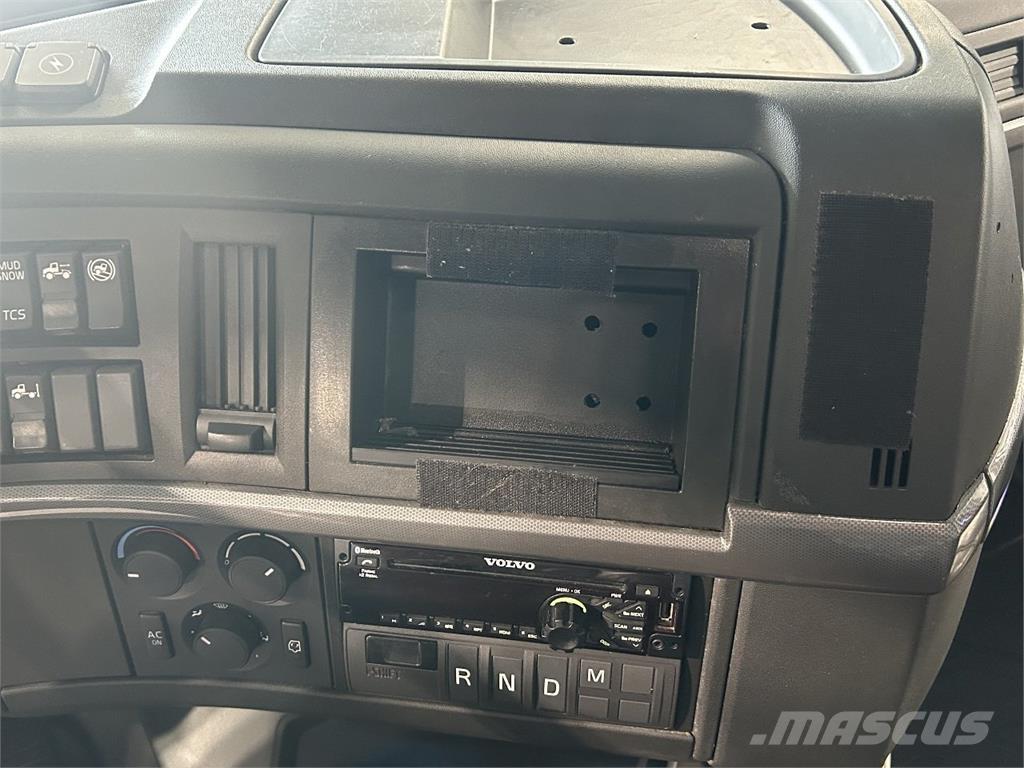 Volvo VNL860 Trekkers