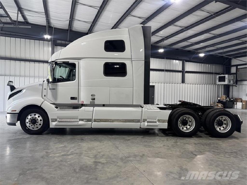 Volvo VNL860 Trekkers