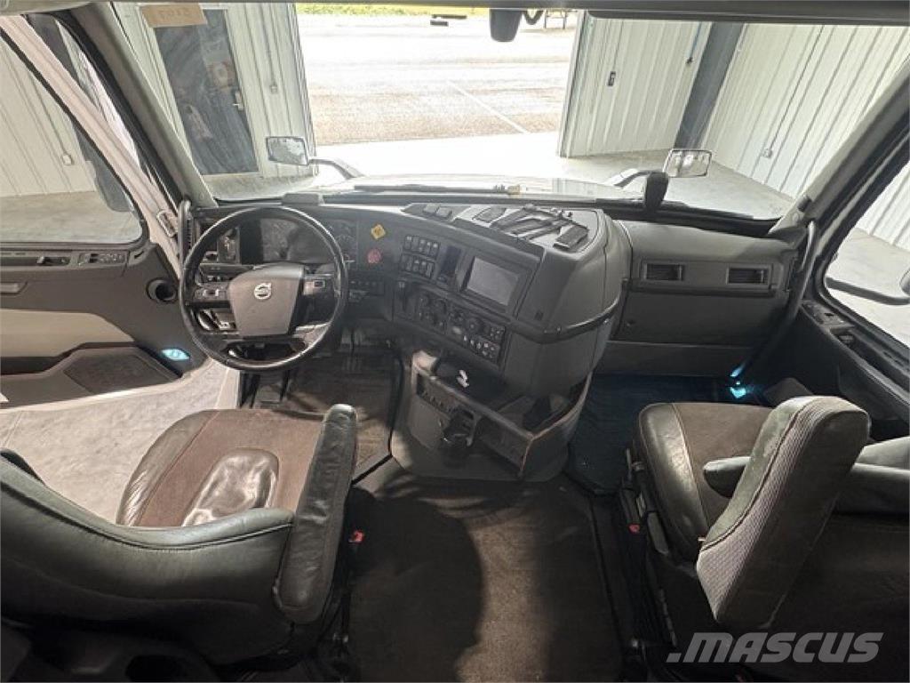 Volvo VNL860 Trekkers
