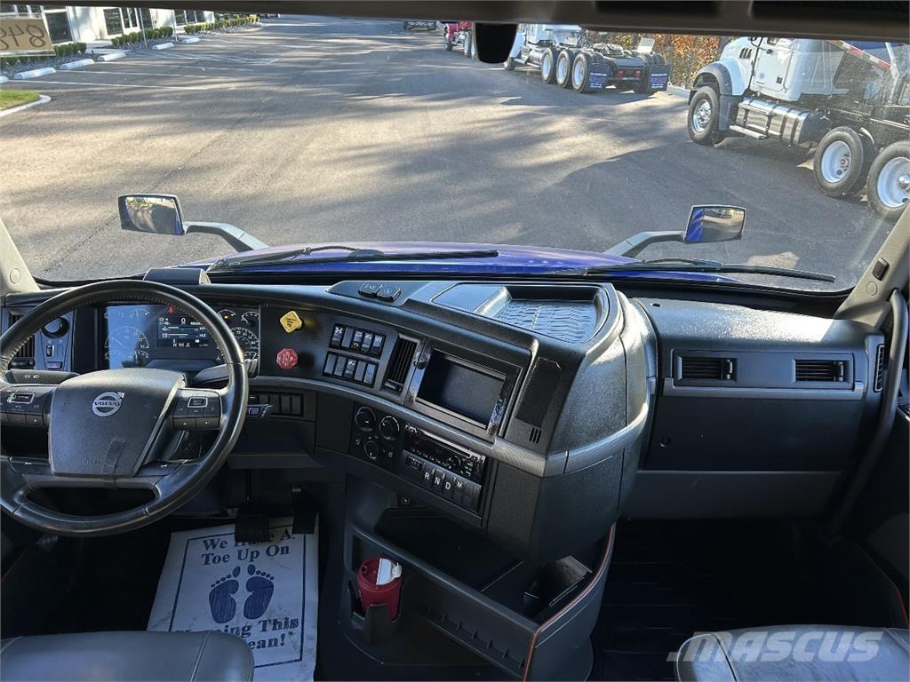 Volvo VNL860 Trekkers