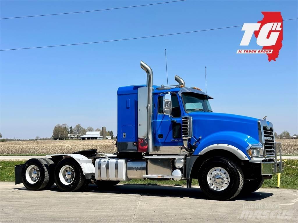 Mack Titan TD713 Trekkers