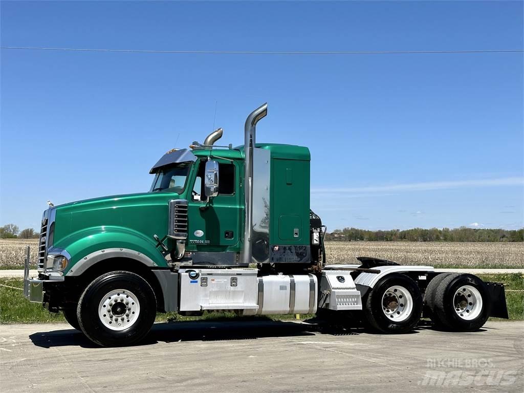 Mack Titan TD713 Trekkers