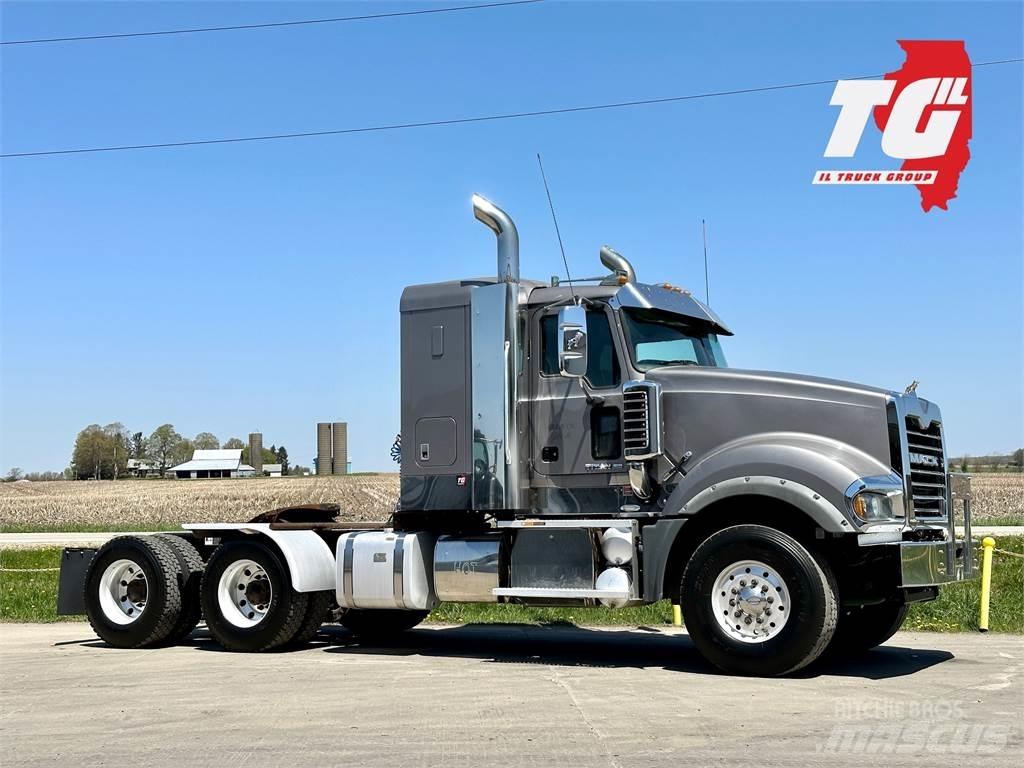 Mack Titan TD713 Trekkers