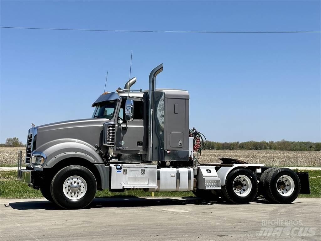 Mack Titan TD713 Trekkers