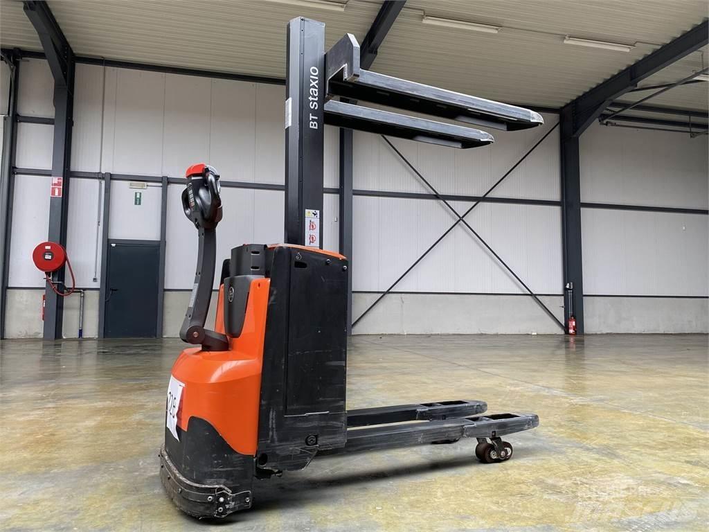 Toyota BT SWE080L Zelfrijdende stapelaars