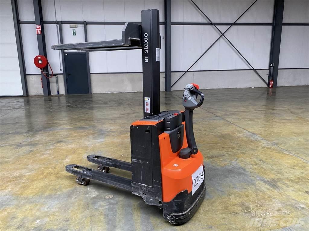 Toyota BT SWE080L Zelfrijdende stapelaars