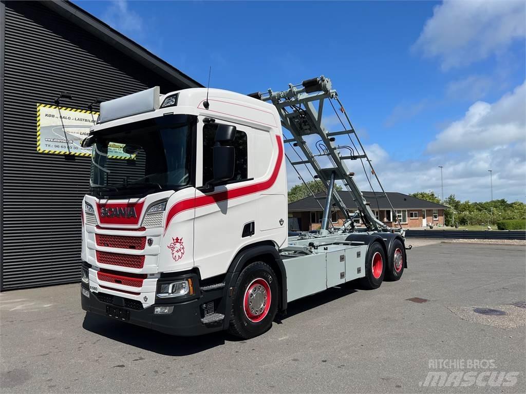 Scania R520 hejs Containertrucks met kabelsysteem