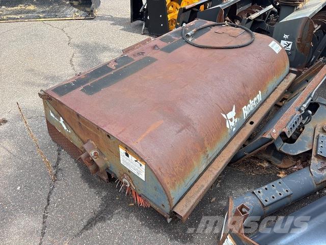 Bobcat 72 Veegmachines