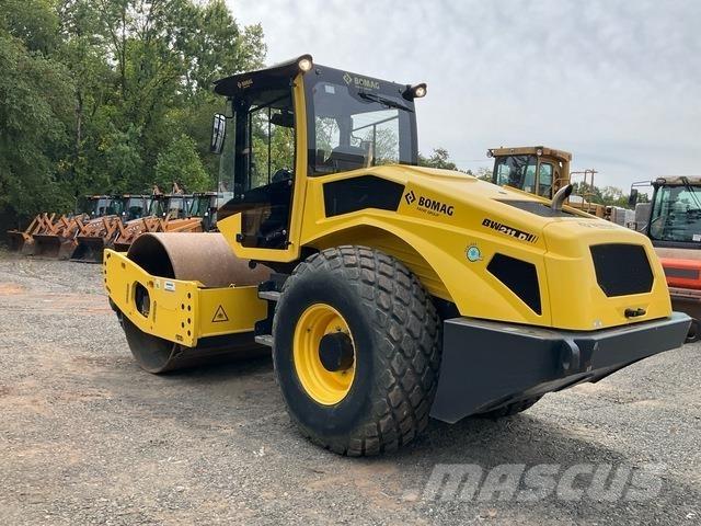 Bomag BW211 D Trilrolwalsen