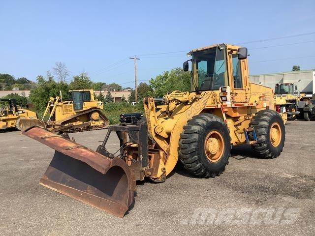 CASE 621B Wielladers
