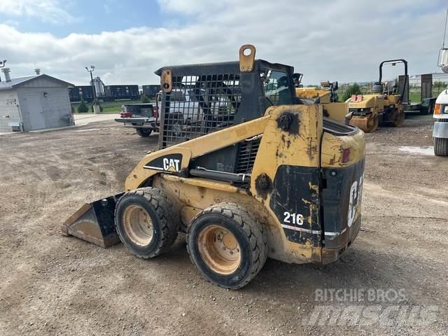 CAT 216 Schrankladers