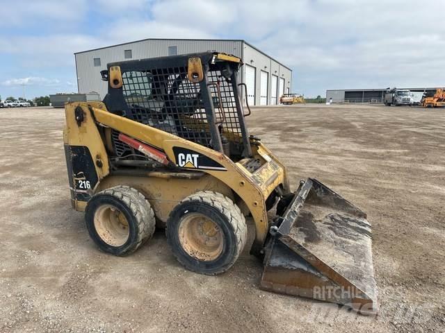 CAT 216 Schrankladers