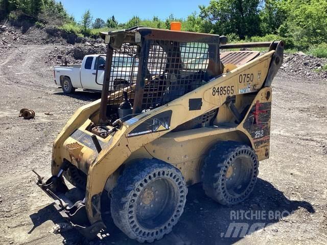 CAT 252 Schrankladers