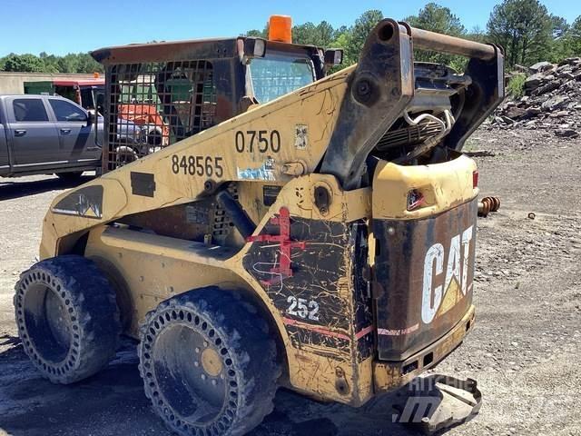 CAT 252 Schrankladers