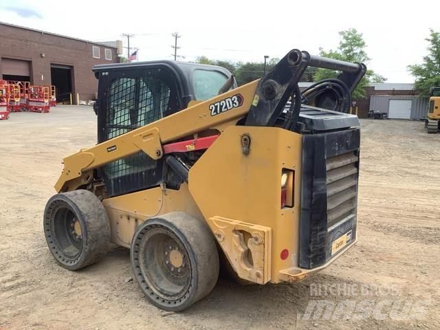 CAT 272D3 Schrankladers