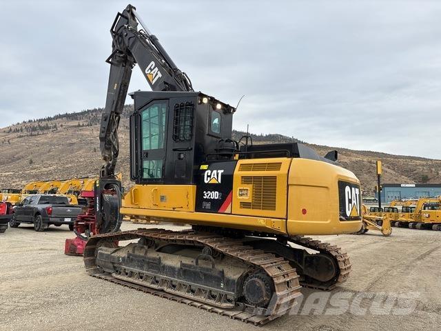 CAT 320D2FM Houtklover