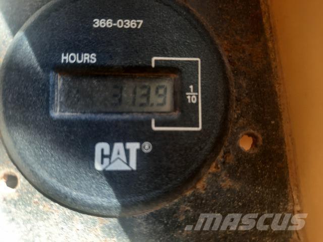 CAT 572G Pijpenleggers